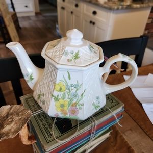 Vintage teapot by Sadler England
